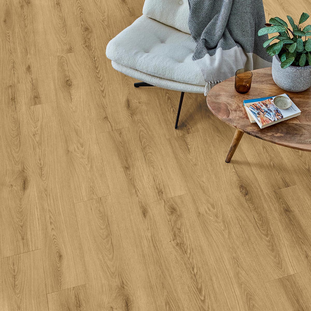 Hanningfield Oak | FS7W6190 | LVT Design flooring from the Amtico